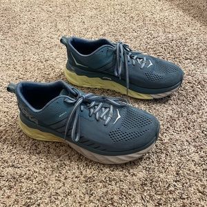 Hoka One One Arahi 4 Size 9